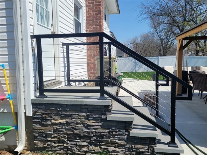 outdoor stoop cable railing