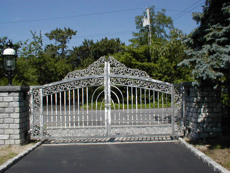 iron driveway gate